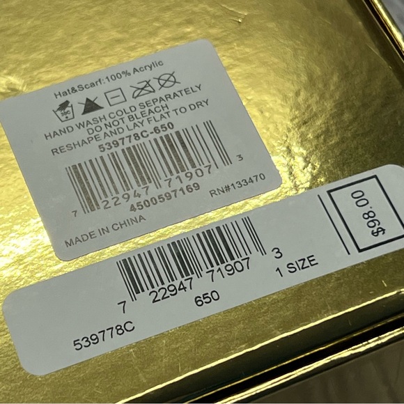 MICHAEL KORS Pink Cable Knit Hat and Scarf Set-NWT - Picture 7 of 7